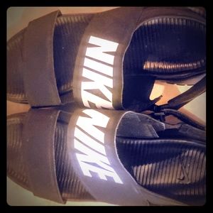WOMENS NIKE SANDALS!